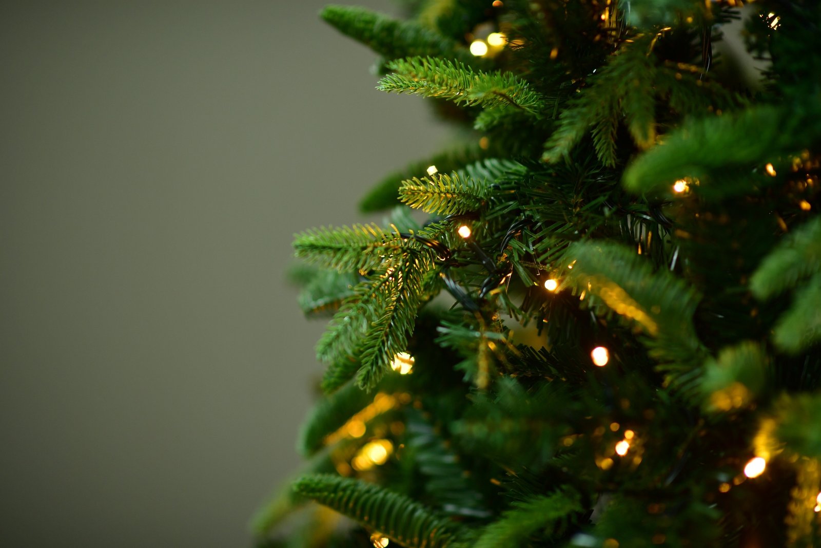 Brad Artificial cu ace 2D+3D,450 leduri Deluxe Noble, suport metalic, 210 cm - imagine 5